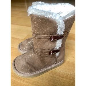 Old Navy tan sparkle fur boots size 6
